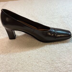 Marquise Manchester 2.5” Leather Heeled Pump Deep Brown Size 7M